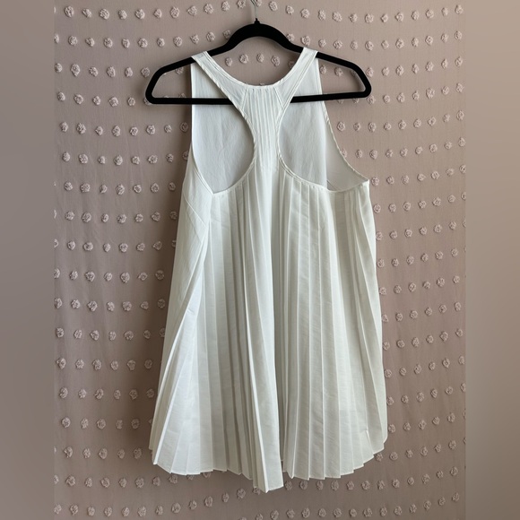 Athleta Sojurn Sleeveless Tank‎ Pleated Racerback Sz M White - Picture 2 of 5